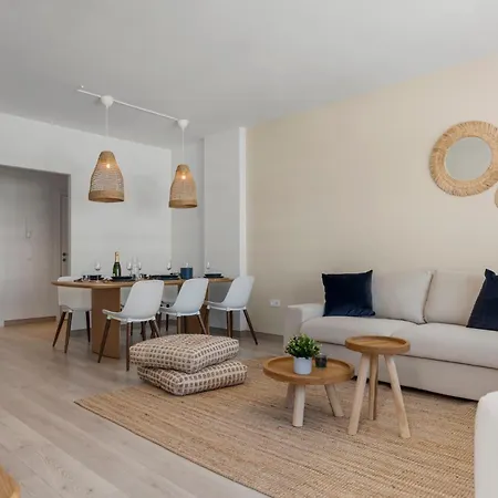 Sunny Terrace Penthouse إِستيبونا